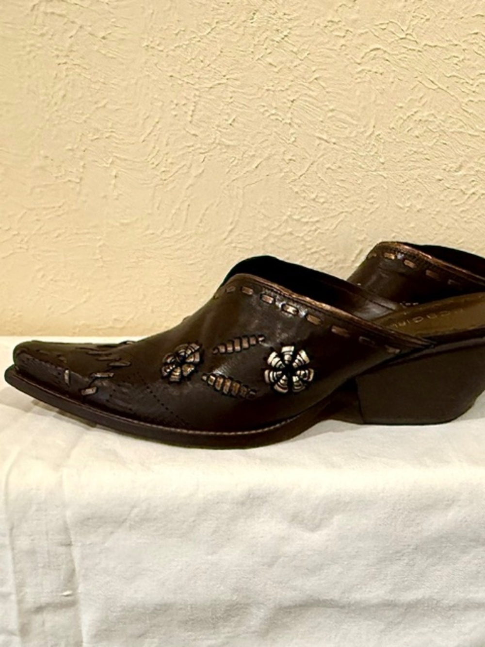 Vintage BCBGirls Western Style Mules Brown/Bronze Leather Size 10